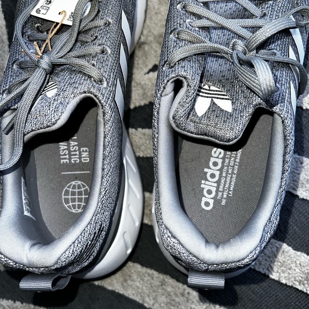 Brand New Adidas Men's Gray and White Sneakers- Swift Run 22 - Picture 5 of 7